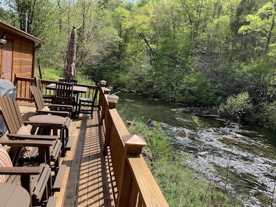 Cabin on Hwy 129 overlooking Cheoah River - 8 miles to Tail of the Dragon