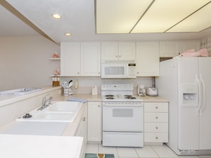 Updated, Fully Equipped Kitchen at 1 Bed Vacation Rental FL