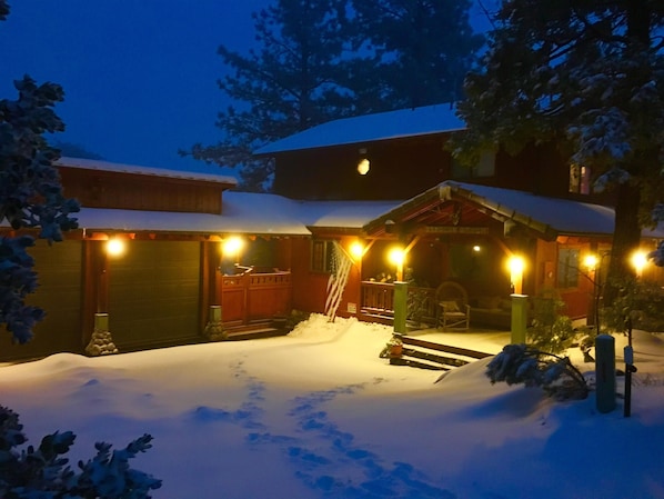 Look Out Lodge main Entrance