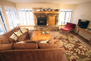 Living Room / TV
