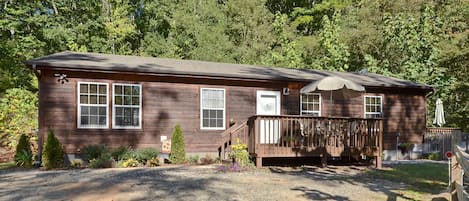 Front of cottage with surrounding foilage