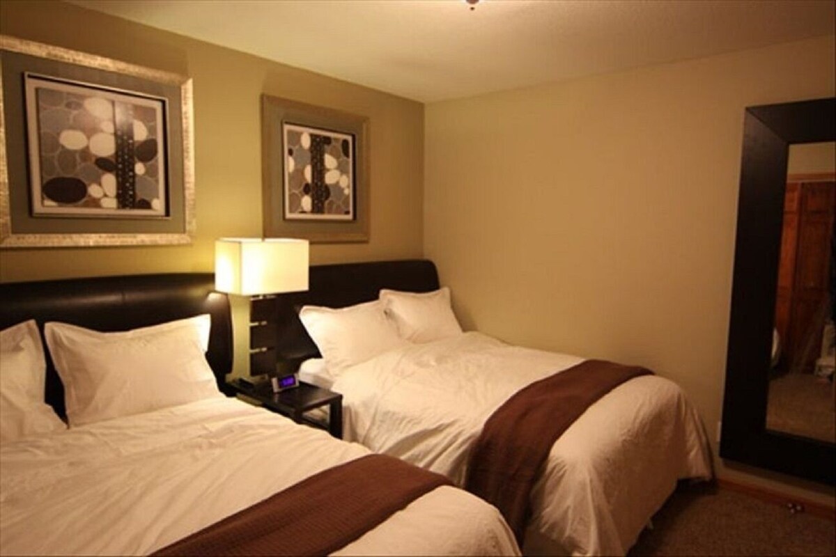Modern Hotel-like Luxury! 3 Bed+loft. Twin Units (329292 and 605615)