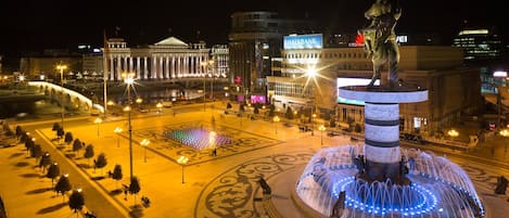 Macedonia Square, monument of the warrior on a horse, 2 min from apartament.