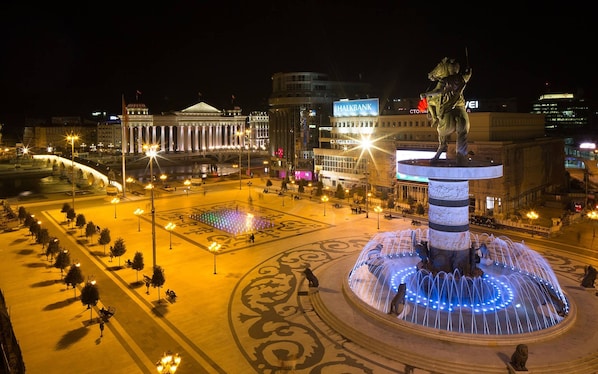 Macedonia Square, monument of the warrior on a horse, 2 min from apartament.