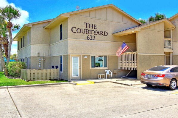 Community pool - Welcome to Courtyard!