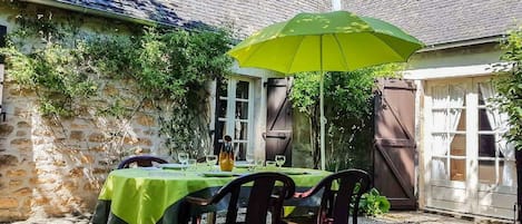 Property, Green, Real Estate, House, Yellow, Building, Umbrella, Cottage, Tree, Architecture