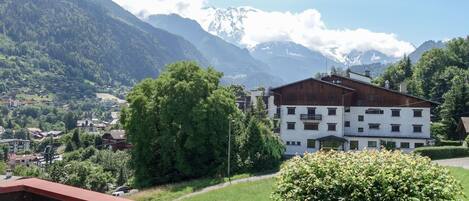 Mountainous Landforms, Mountain, Mountain Range, Property, Hill Station, Natural Landscape, Highland, Alps, House, Wilderness