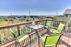 Enjoy the sunny deck and ocean views!