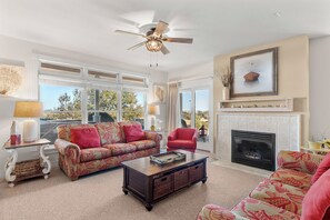 WR5E: Dune Time | Living Area