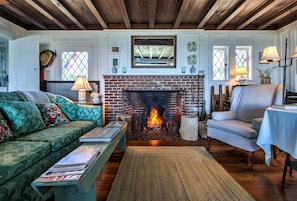 Living Room | Free WiFi | Wood-Burning Fireplace