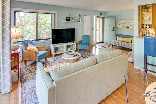 Hilton Head Island Vacation Rental | 2BR | 1BA | Steps Required | 950 Sq Ft