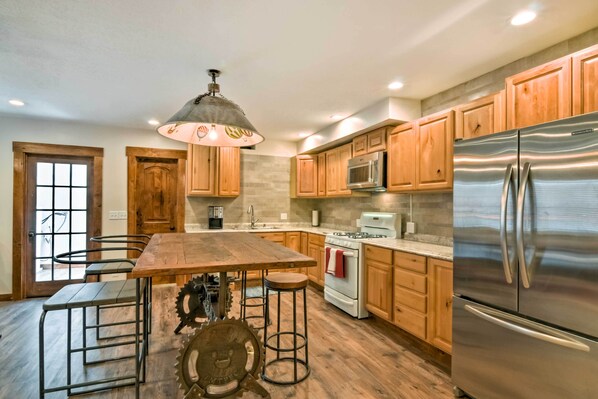 Salina Vacation Rental Condo | 2BR | 1BA | 1,100 Sq Ft | Stairs Required