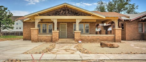 Lubbock Vacation Rental | 3BR | 2BA | 1,600 Sq Ft | Steps to Enter