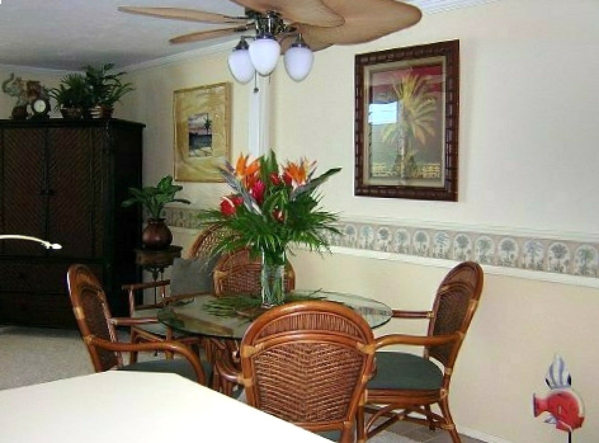 Beachfront~ Tropical Home Away from Home—– Discounted Rates !!!!