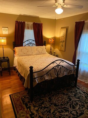 Queen size bedroom 