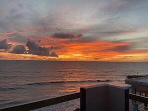 Daily Million Dollar Sunrises from 4 Caribbean Front terraces. Stunning!