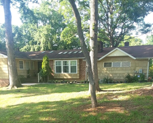 front view of property 