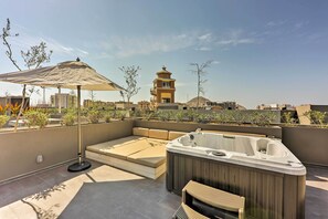 Private Rooftop Deck w/ Hot Tub & Marina Views