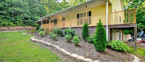 Cedar Mountain Vacation Rental | 3BR | 2BA | 1,800 Sq Ft | Stairs Required