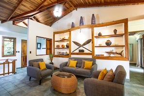 4BR Villa MotMot in w/ exclusive pool, Wifi & Ac (750)