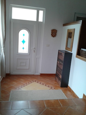 entrance 