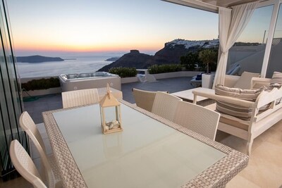 Exclusive 3 bed Luxury Villa with breath-taking views of the sea & sunset