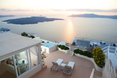 Exclusive 3 bed Luxury Villa with breath-taking views of the sea & sunset