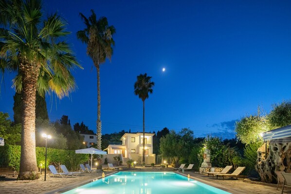 Evening Pool %26amp%3B Property views