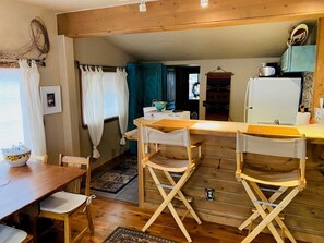 Bar area/kitchen