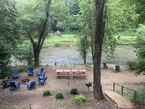 Wonderful firepit and picnic area. 
