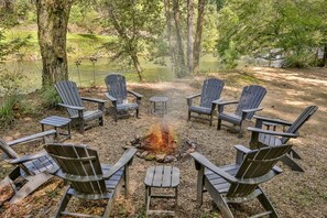 Wonderful firepit overlooking the river