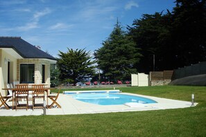 Piscine avec vue mer