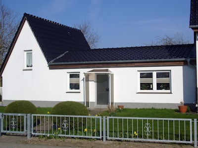 Holiday house near the Baltic Sea / Darß, Stralsund and Rügen / crane views