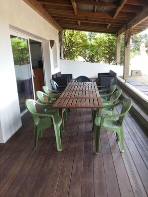 Outdoor dining