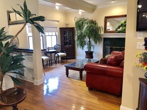 Bar area, Main Floor