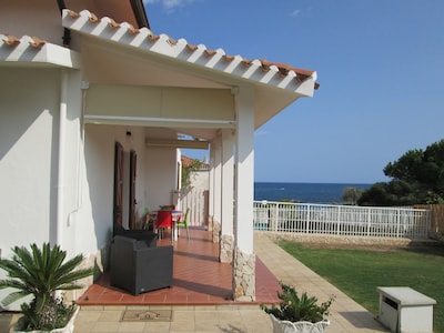 seafront villa only 20 meters from the beach and a few km from Pula