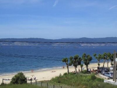 Bueu: Bueu, Rias Baixas, piso con vistas enfrente playa Agrelo