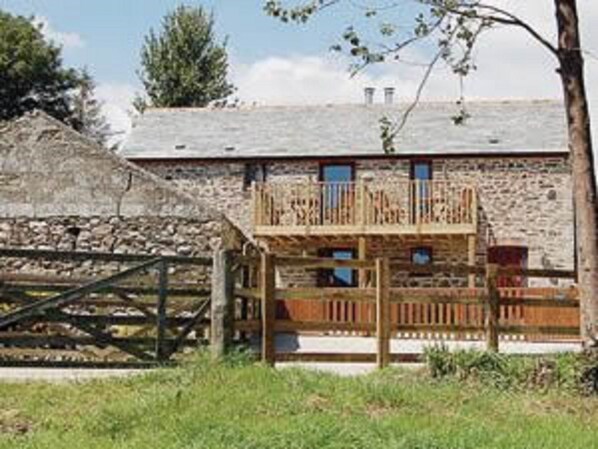 Exterior Keepers and Grooms Cottages