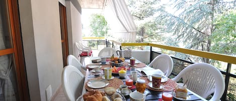 Breakfast on the Terrace