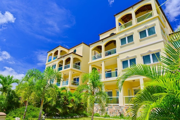 Sea Shore Allure, Home to Luxurious One, Two & Three Bedroom Villa-Styled Suit
