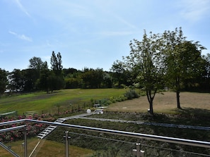 Blick vom Balkon Schlafzimmer auf den großen Garten