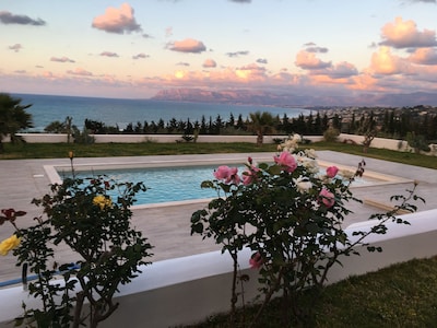 Magnificent villa with sea view at 500 meters from the beach