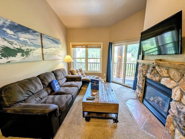 Cozy alpine getaway near Mountain House Base Area