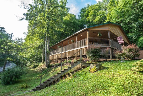 Welcome to Woods Mountain Cabin!