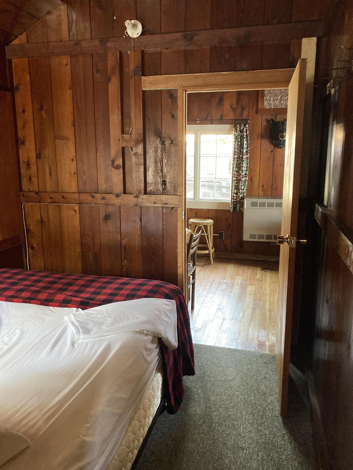 Cabin #3 – “Tamarack”