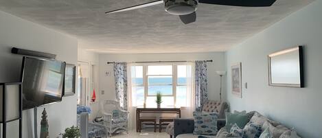 Bright and beautifully appointed living room with air conditioning & sea view. 