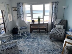 Beachfront condo, spectacular view of ocean and sunrise!