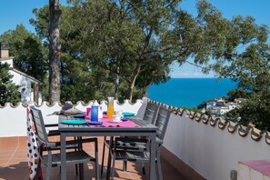 Individual villa with garden and splendid sea view  only 1 Km. from the beach.