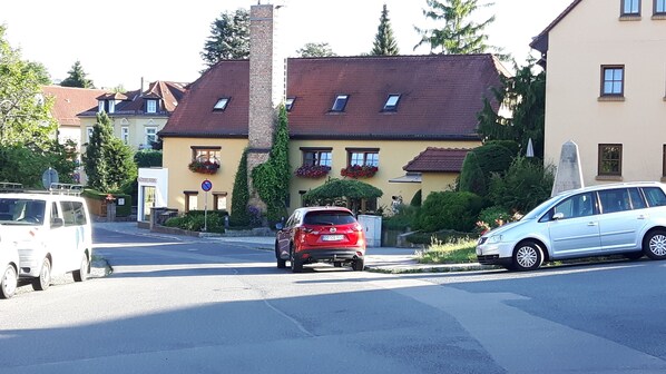 Ortskern von Dresden-Nickern mit Bäckerei Gehre