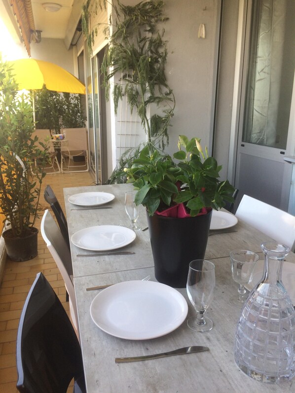 Outdoor dining